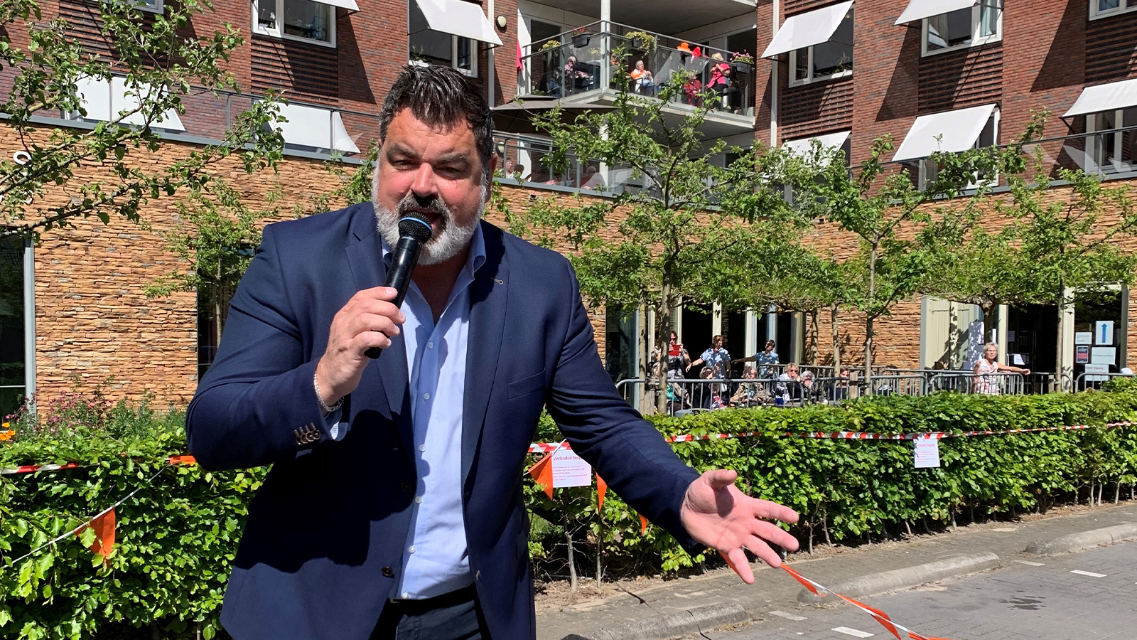 Michael Oomen geeft in samenwerking met FC Utrecht verbluffend Binnentuinconcert