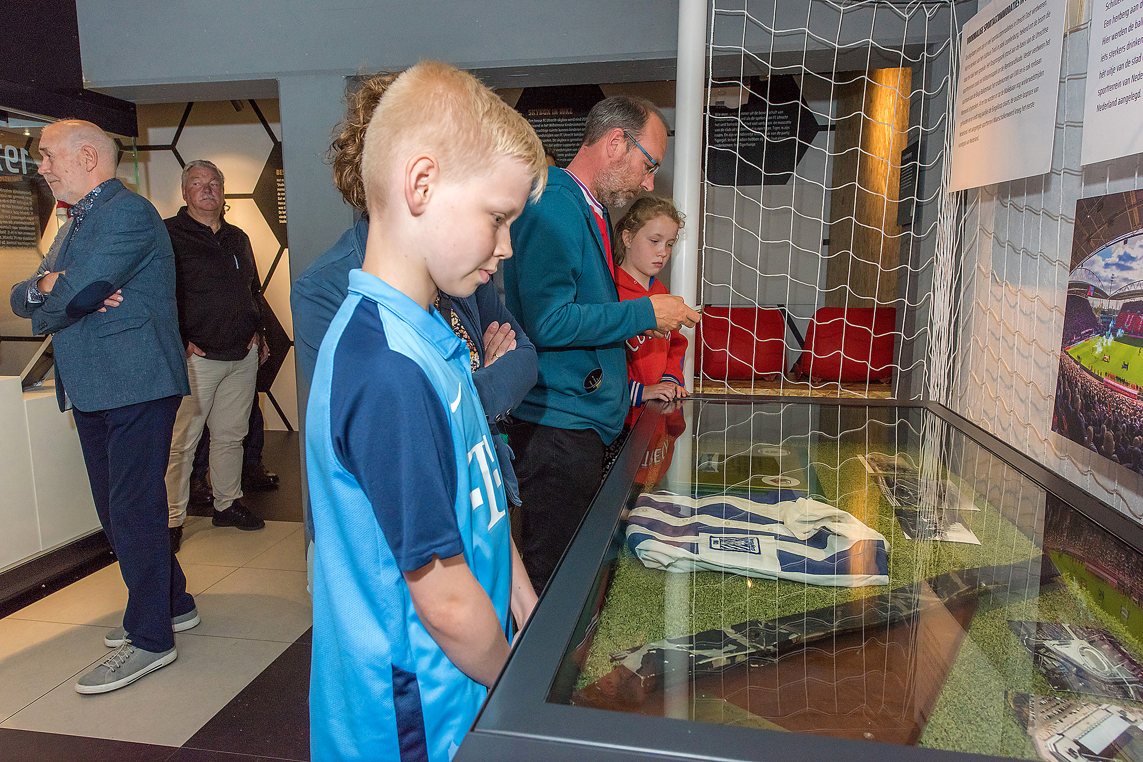 2021 Fotostudio Red Green Blue FC Utrecht Expo 13